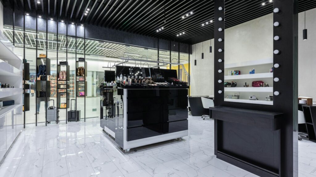 iluminación para comercios en valencia - tienda maquillaje
